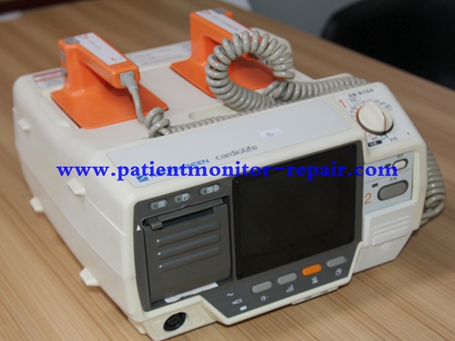 Reparación del defibrillator de NIHON KOHDEN Cardiolife TEC-7511C